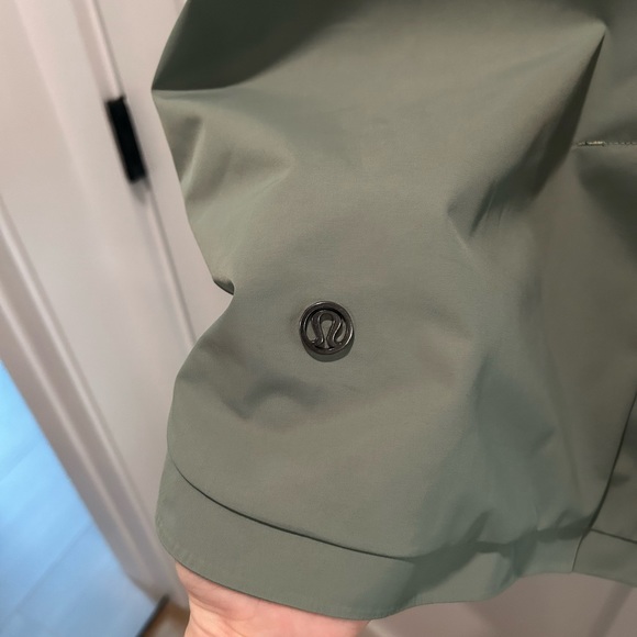 Lululemon Raincoat - Picture 4 of 4